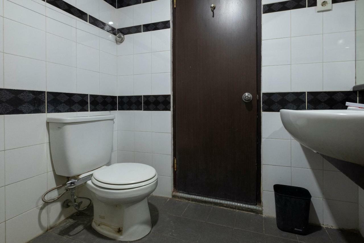 Oyo 628 Losari Metro Makassar Kültér fotó
